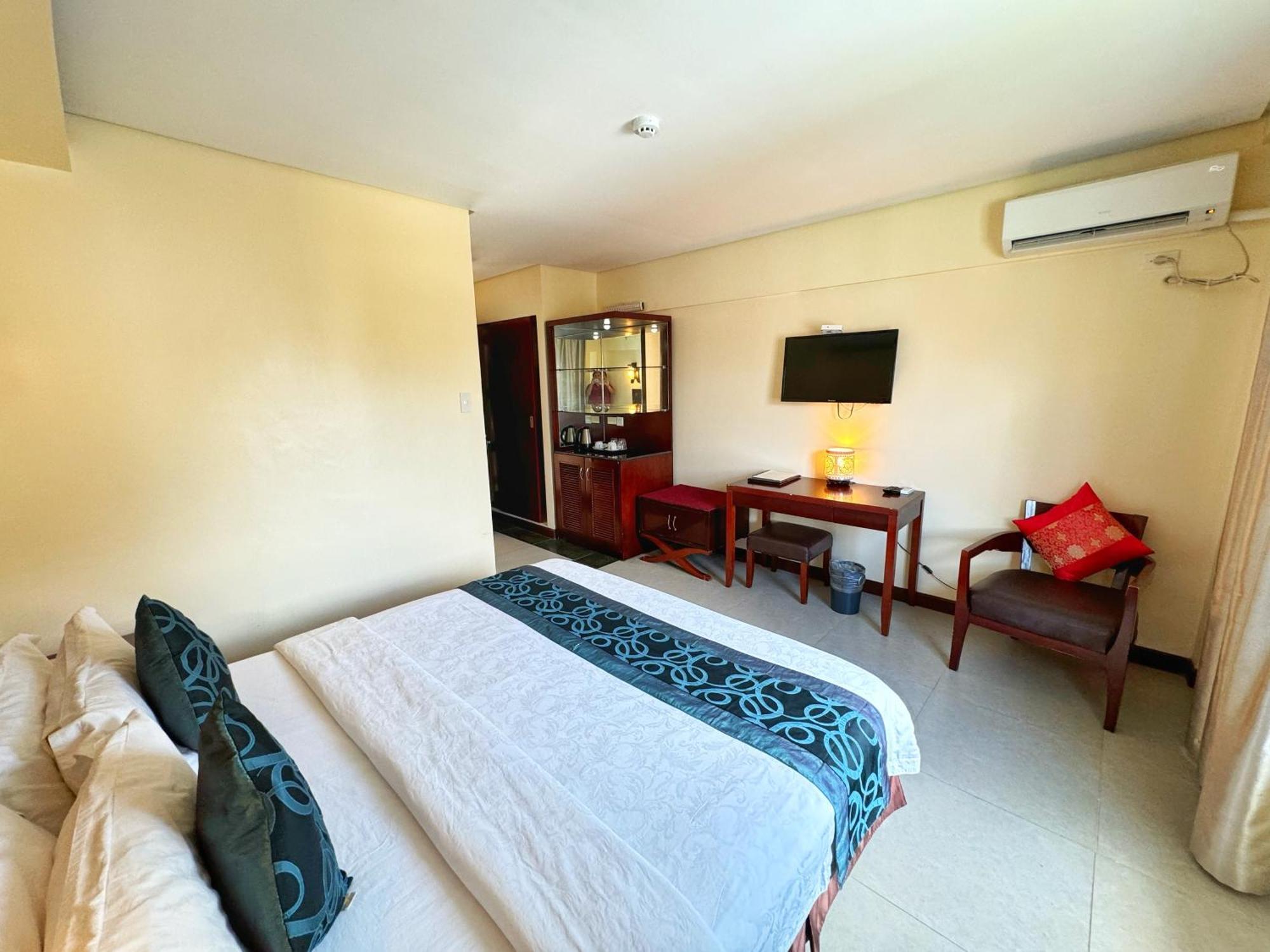 Golden Phoenix Hotel Boracay Manoc-Manoc Exterior photo