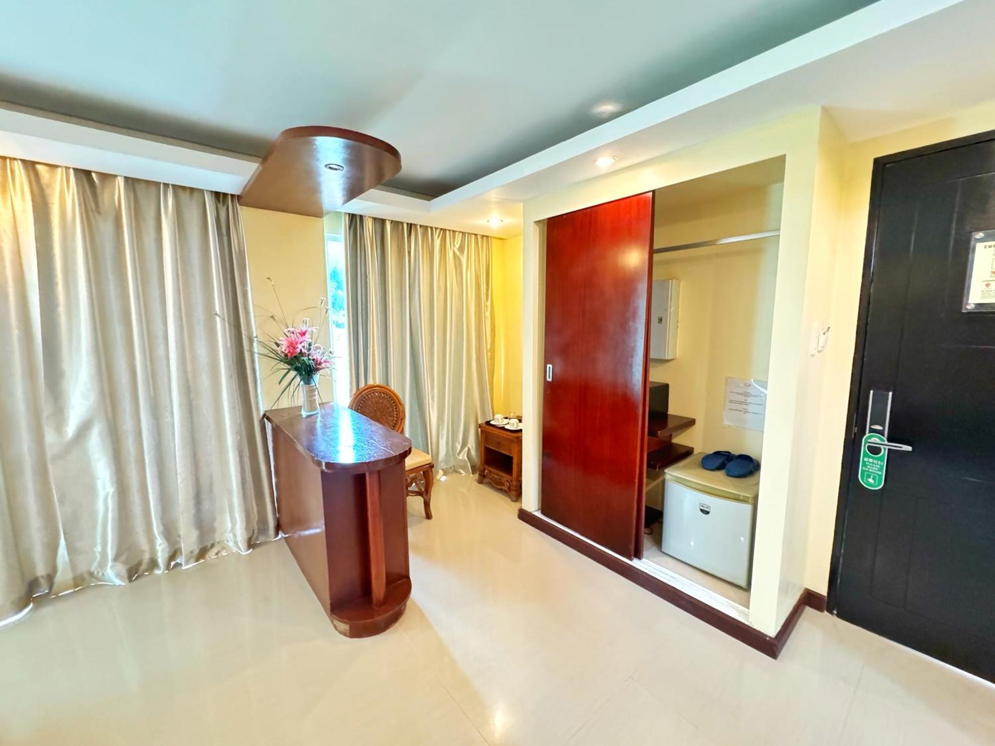 Golden Phoenix Hotel Boracay Manoc-Manoc Exterior photo