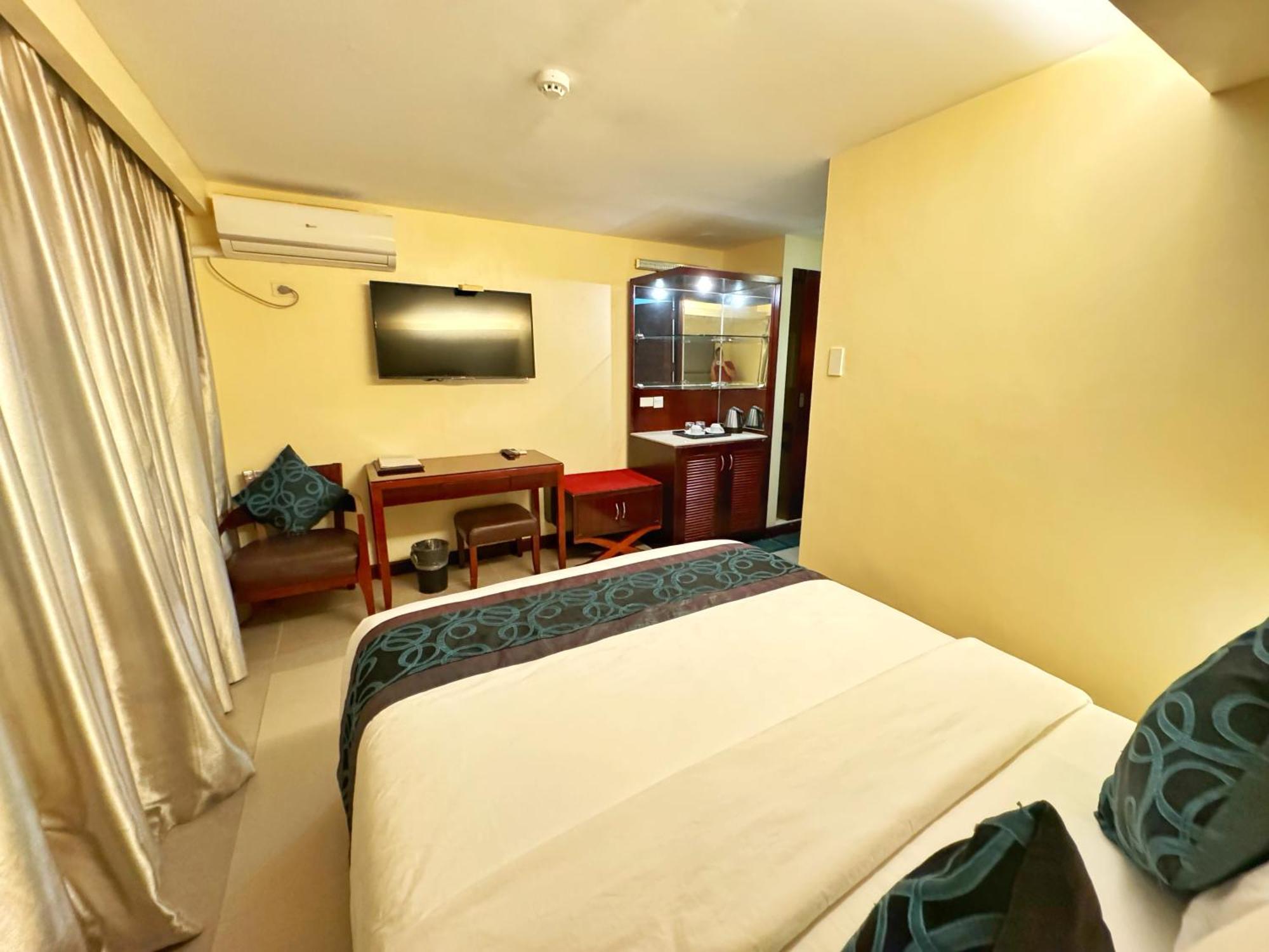 Golden Phoenix Hotel Boracay Manoc-Manoc Exterior photo